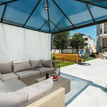 Poolincluded Danijela 度假居 比奥格勒·纳·莫鲁
