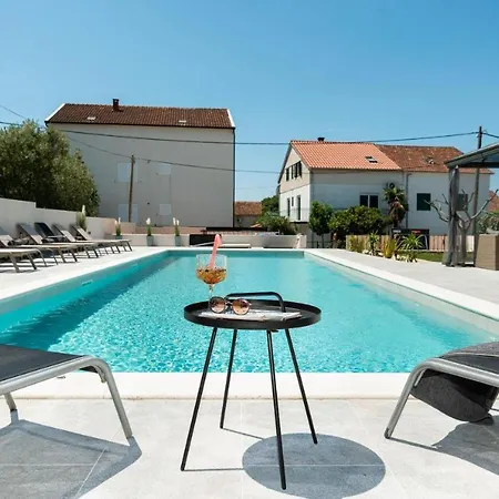 Poolincluded Danijela
